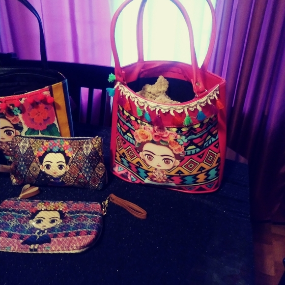 Frida.  Bags - Picture 5 of 5